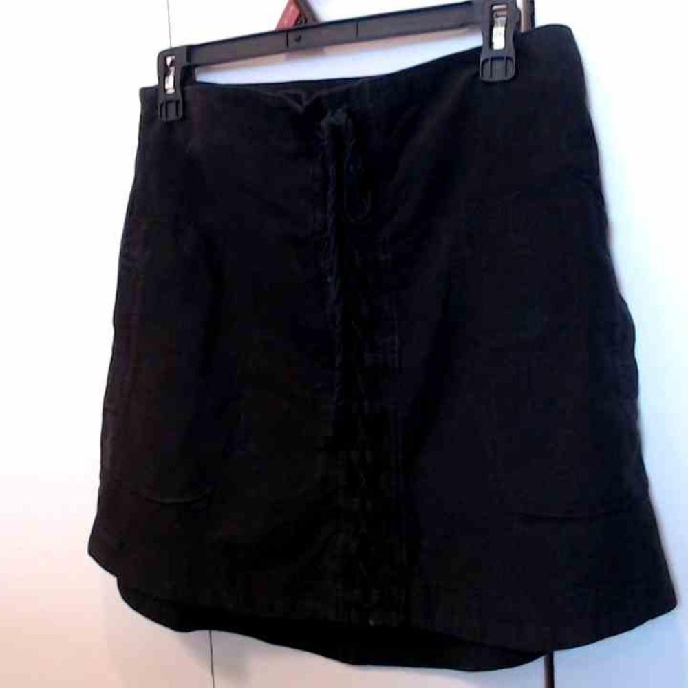 Free People Size Medium Black Linen & Cotton Skirt with Longer in Back Design
